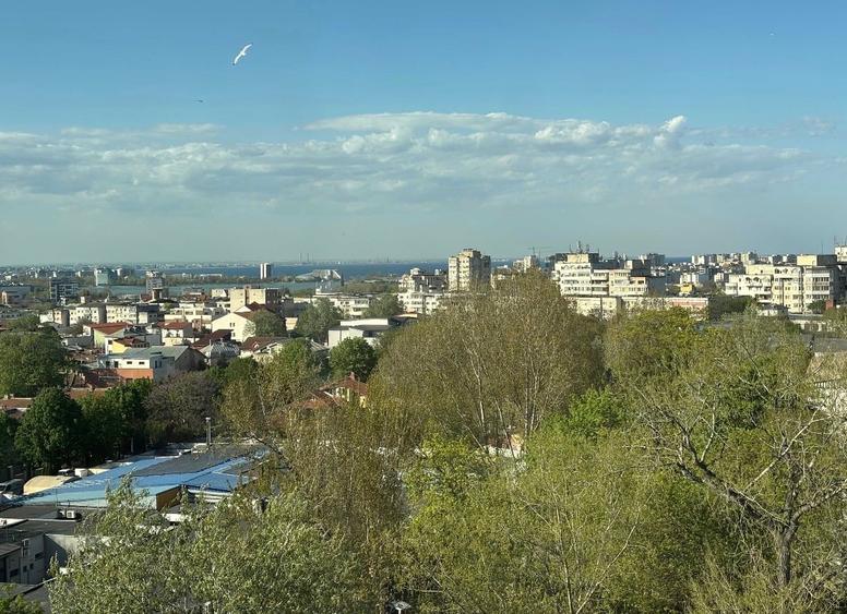 Apartament cu 2 camere decomandat, mobilat în Tomis II