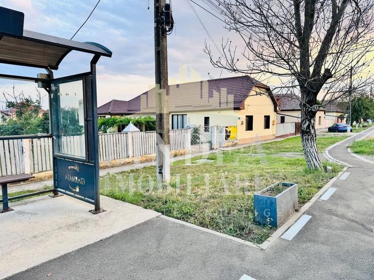 Casă individuală cu 4 camere cu Canalizare în Giarmata