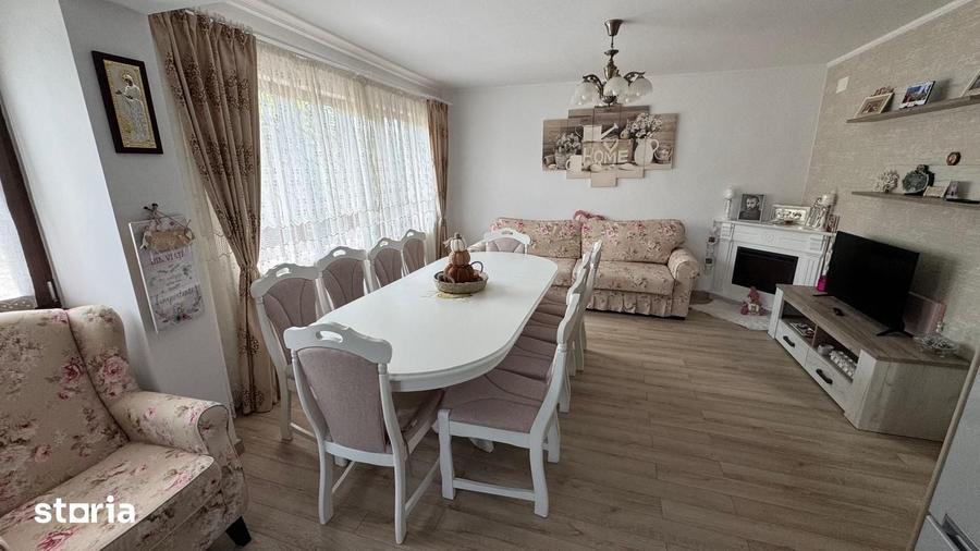 Casă cu 7 camere cu Teren 1080 Mp în Sânmartin