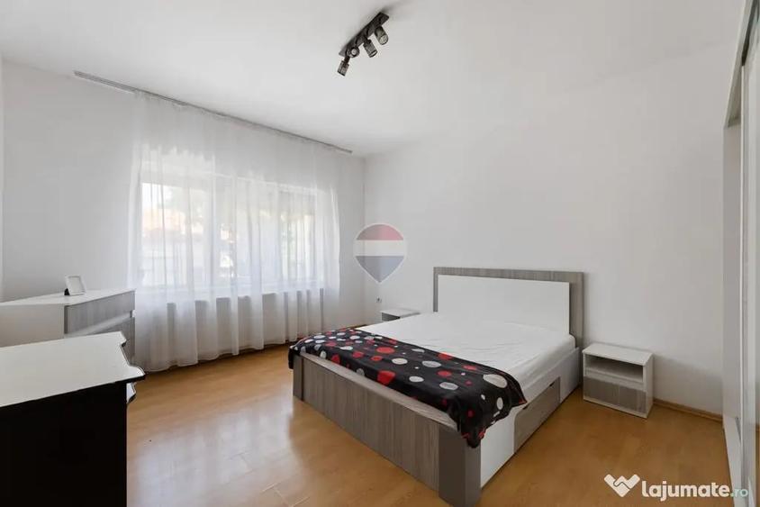 Apartament cu 3 camere decomandat în Intim