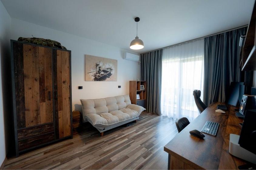 Apartament cu 3 camere semidecomandat în Exterior Vest