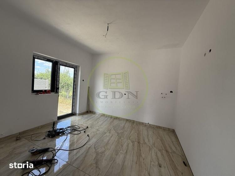 Casă cu 5 camere cu Teren 387 Mp în Podari