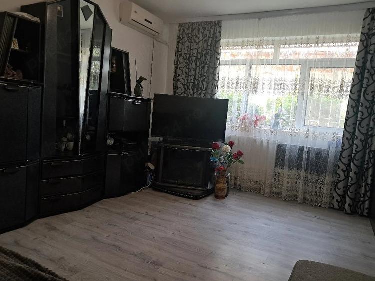 Apartament cu 2 camere semidecomandat în Cuza Vodă