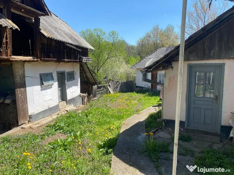 Casă cu 5 camere în Gutinaș