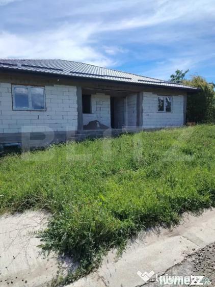 Casă cu 4 camere cu Teren 1300 Mp în Săndulești