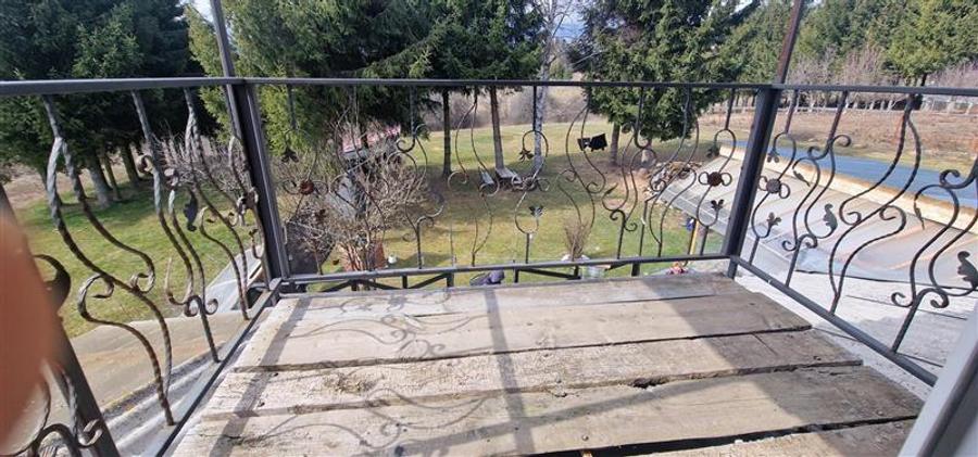 Casă individuală cu 7 camere cu Canalizare în Brebu Nou