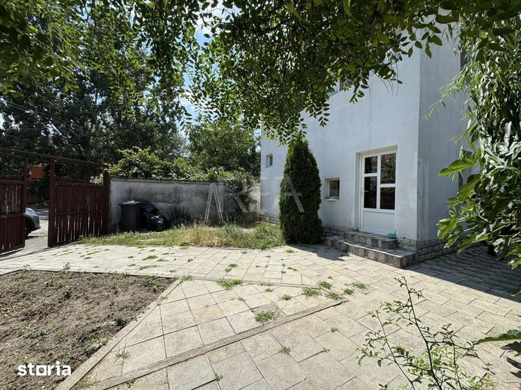 Casă individuală cu 7 camere cu Canalizare în Regie