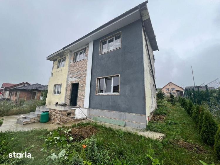 Casă cu 5 camere cu Teren 500 Mp în Chinteni