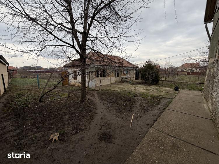 Casă cu 5 camere cu Teren 4319 Mp în Central