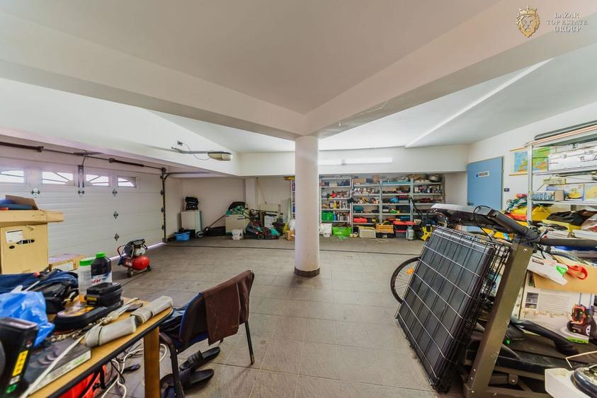 Casă cu 7 camere cu Piscina în Pârneava