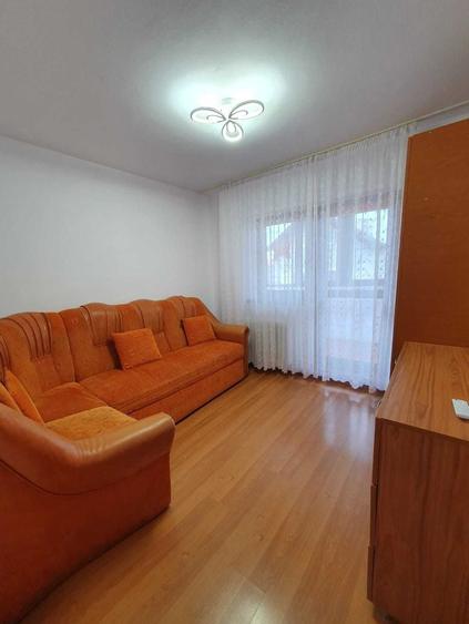 Inchiriez Apartament cu 3 camere decomandate etaj 1/4 - 3