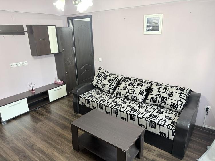 Apartament cu 3 camere semidecomandat în Turnu Măgurele