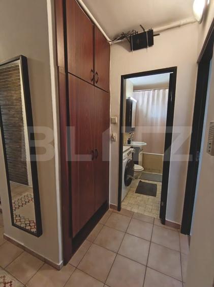 Apartament cu 4 camere semidecomandat, mobilat în Centrul Civic
