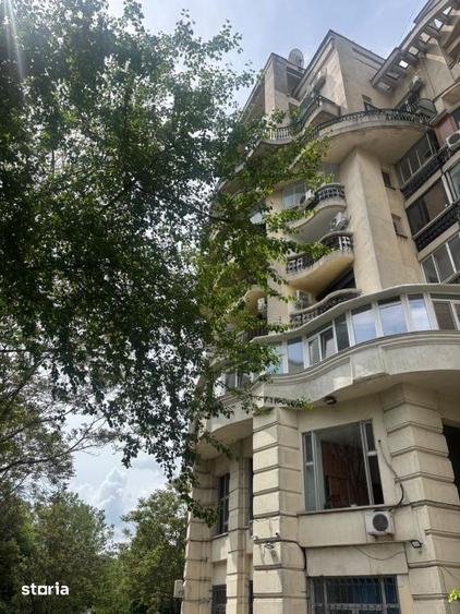 Apartament cu 5 camere în Centrul Civic