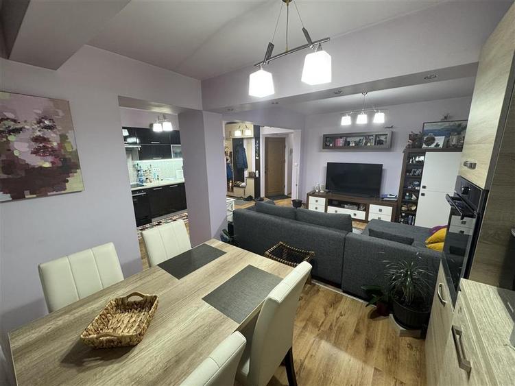 Apartament cu 3 camere decomandat în Nufărul
