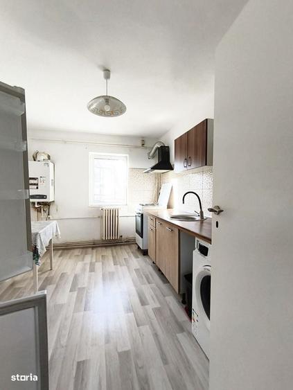 Apartament cu 3 camere decomandat în Albești