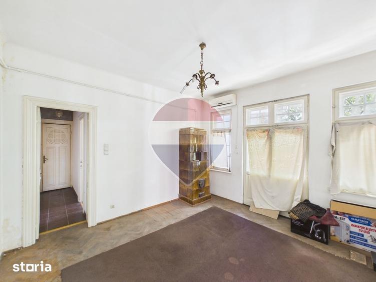Apartament cu 3 camere semidecomandat în Moșilor