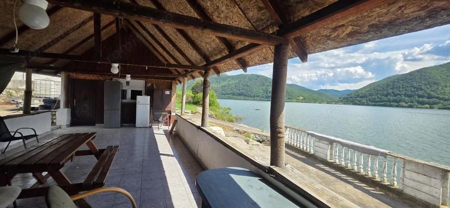 Spațiu comercial, de 700 mp, în Berzasca