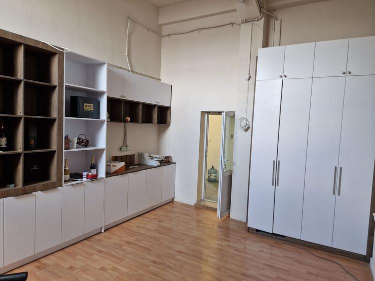 Spațiu comercial, de 280 mp, în Central