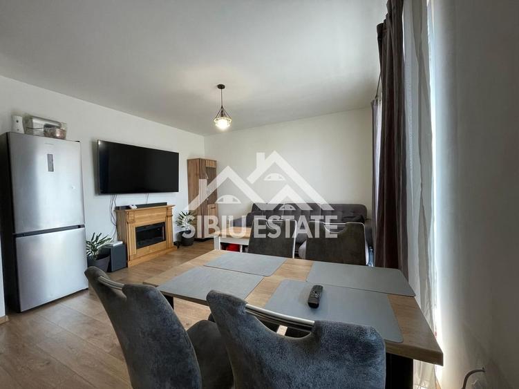 Apartament cu 3 camere semidecomandat, mobilat în Turnișor