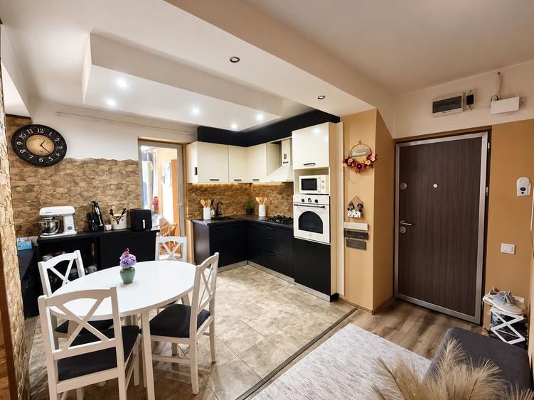 Apartament cu 3 camere decomandat în Exterior Vest