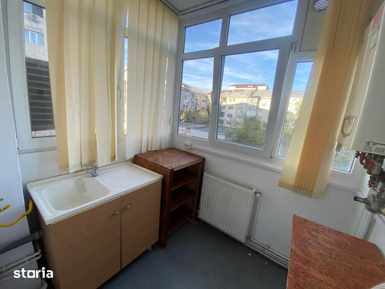 Garsonieră decomandată în Central