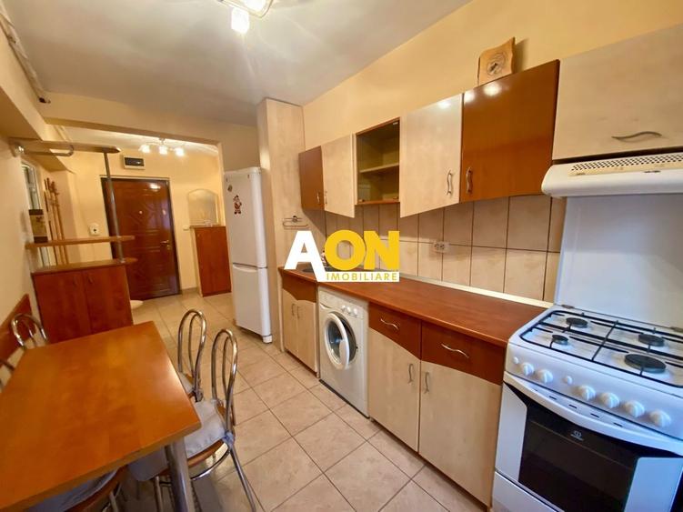 Apartament cu 2 camere semidecomandat, mobilat în Cetate