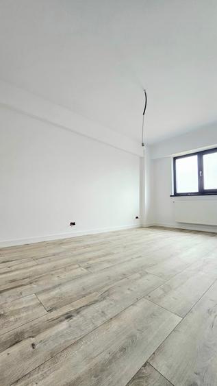 Apartament cu 3 camere semidecomandat în Matei Voievod