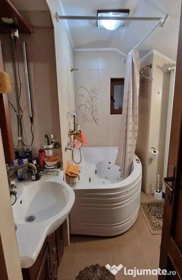 Casă cu 5 camere cu Teren 338 Mp în Sud