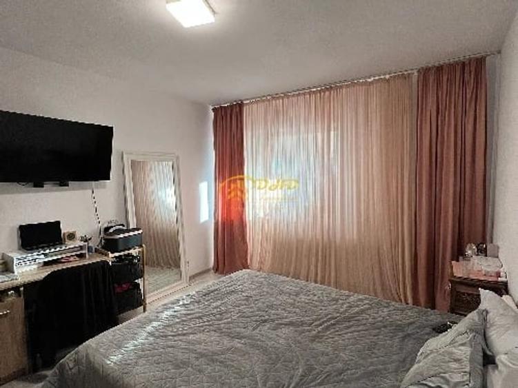 Apartament cu 2 camere decomandat în Hala Centrală