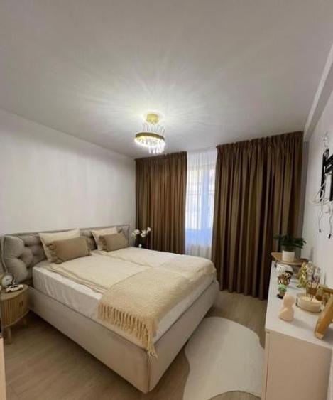 Apartament cu 2 camere semidecomandat, mobilat în 1 Mai