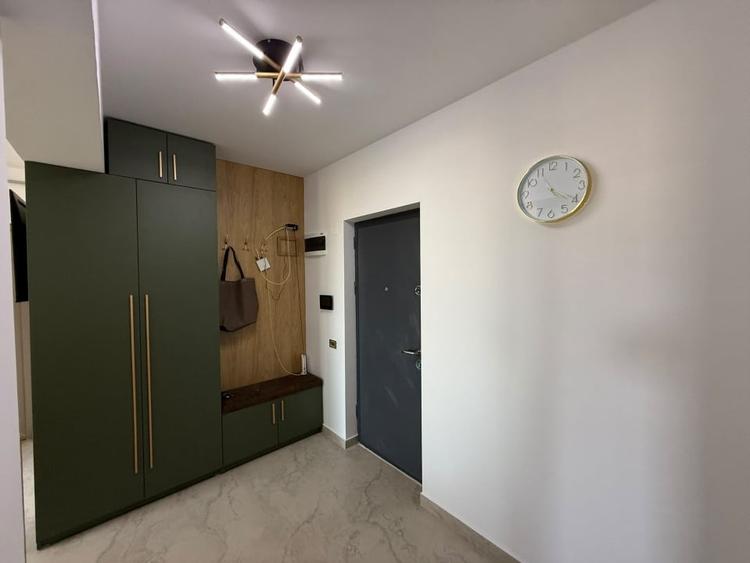 Apartament cu 3 camere semidecomandat, mobilat în Peco