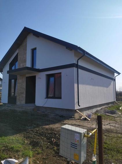 Casă cu 3 camere în Dancu