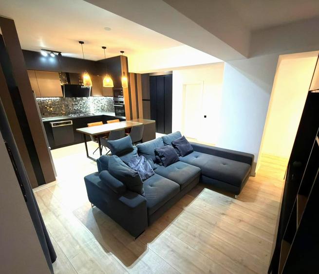 Apartament cu 3 camere semidecomandat, mobilat în Sisești