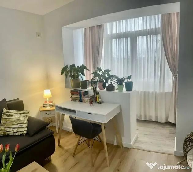 Apartament cu 3 camere semidecomandat în City Park Mall