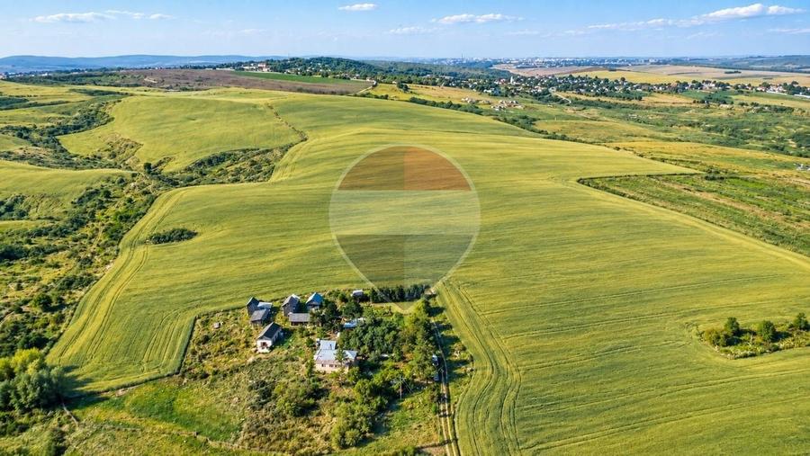 Teren agricol intravilan de 101886 mp, în Buzeni