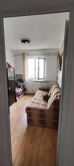 Apartament cu 3 camere semidecomandat în Km 4