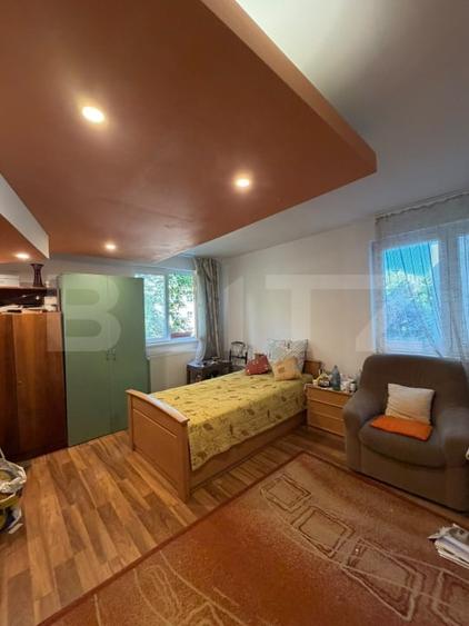 Apartament cu 4 camere decomandat în Rovinari