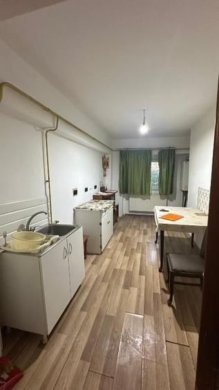 Apartament cu 3 camere nedecomandat în Sud-Est