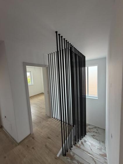 Casă cu 5 camere cu Teren 307 Mp în Malu Mare