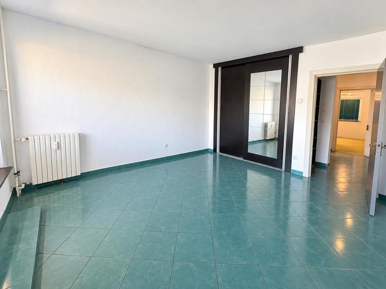 Apartament cu 3 camere decomandat în Decebal