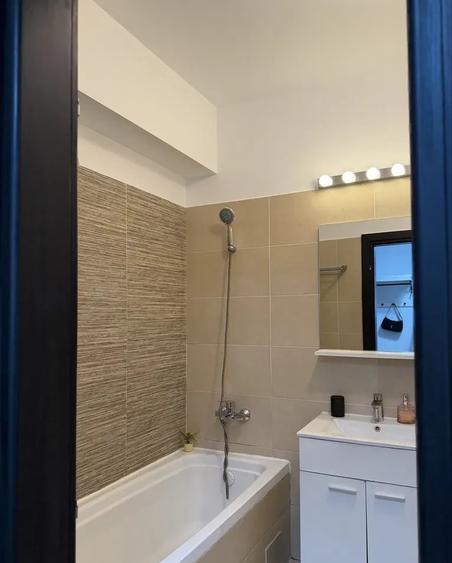 Apartament cu 3 camere, mobilat în Păcii