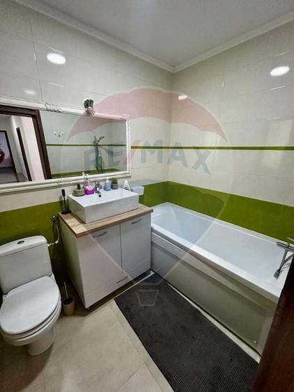 Apartament cu 3 camere decomandat în Valea Roșie