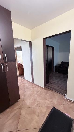 Apartament cu 4 camere decomandat, mobilat în Titan