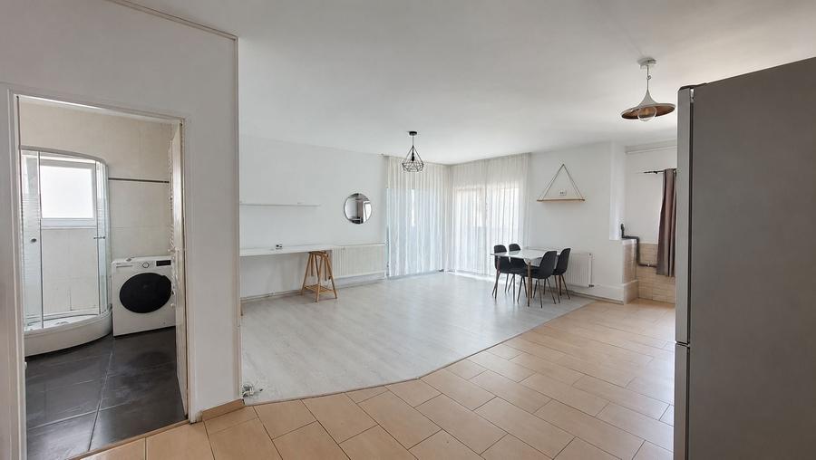 Apartament cu 2 camere semidecomandat, mobilat în Florești