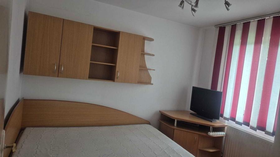 Apartament cu 3 camere decomandat în Exterior Vest