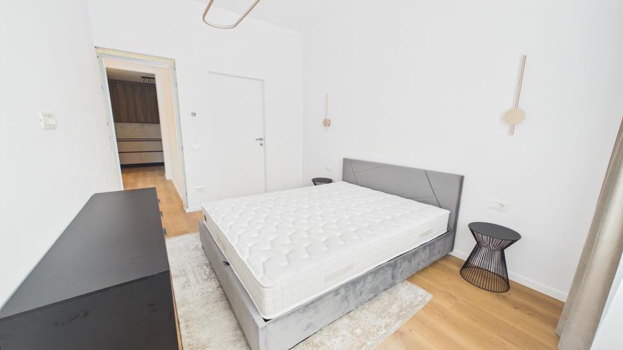 Apartament cu 3 camere semidecomandat în Grivița