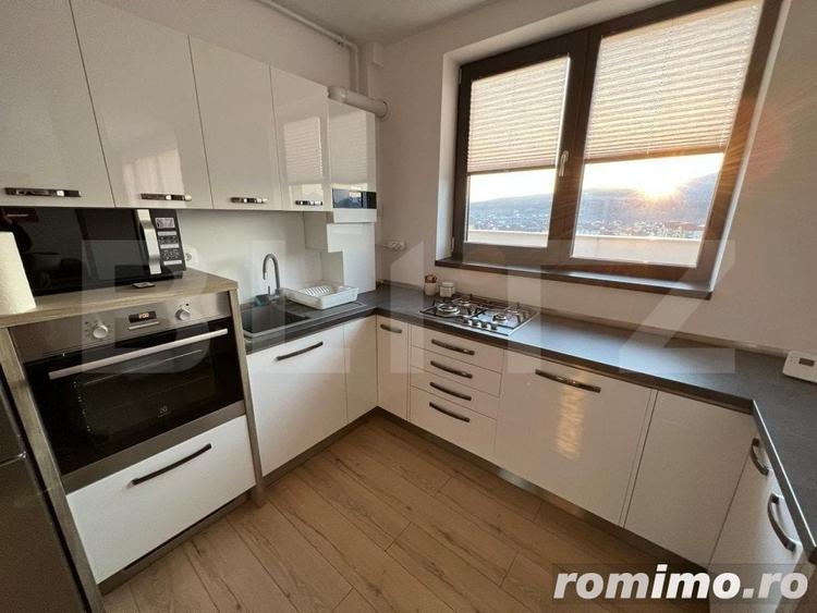 Apartament cu 3 camere semidecomandat în Cetate