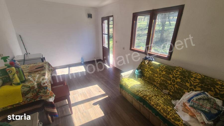 Casă cu 3 camere cu Teren 9815 Mp în Valea Iașului