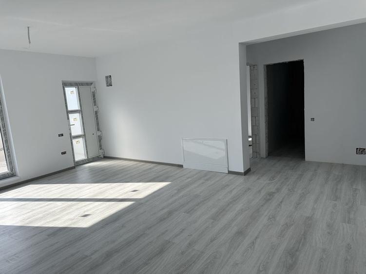 Casă cu 4 camere în Joița